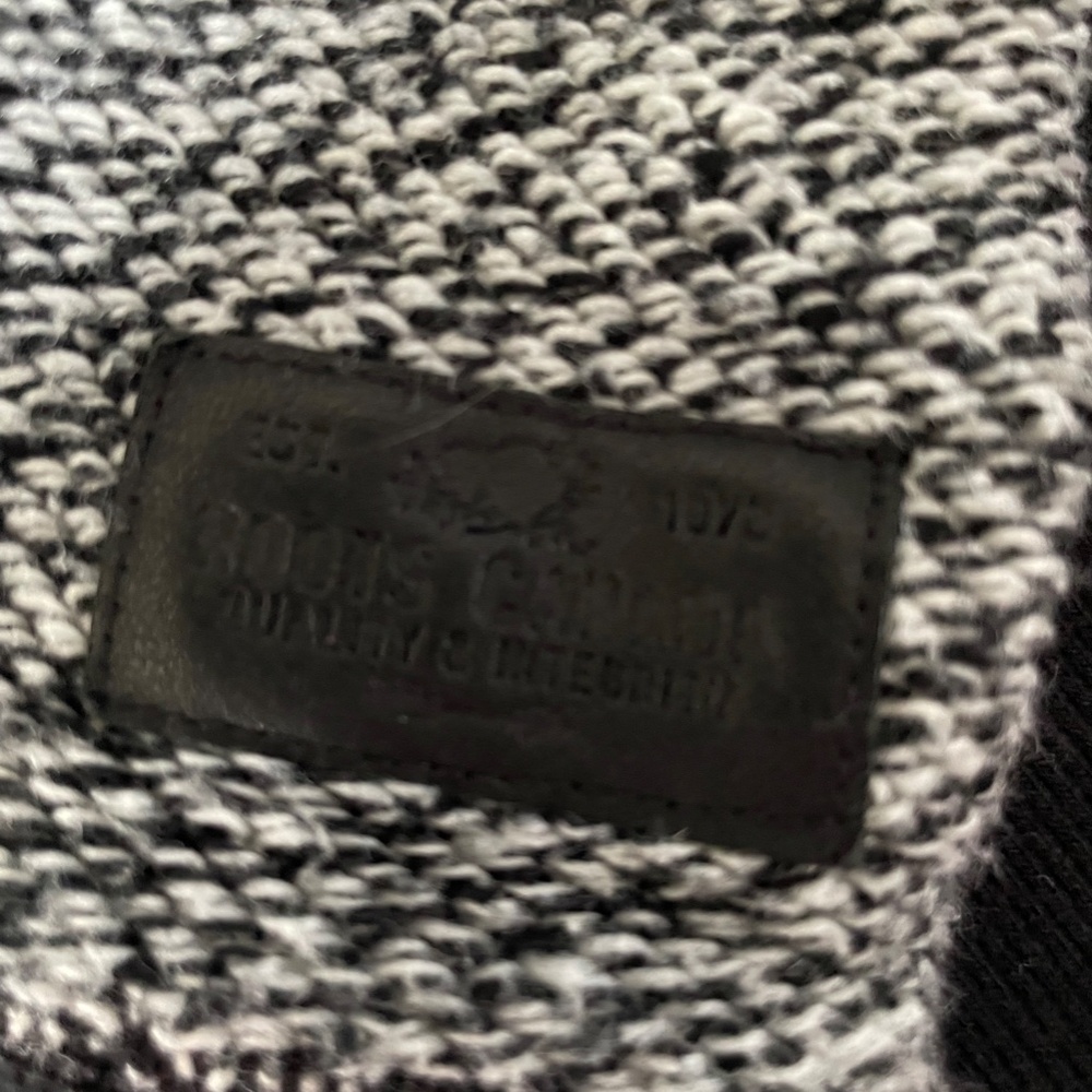 ROOTS Sweater Size L - Picture 8 of 8